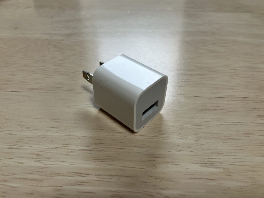 PDR100を電源に接続するためにはこういった電源アダプターが必須です